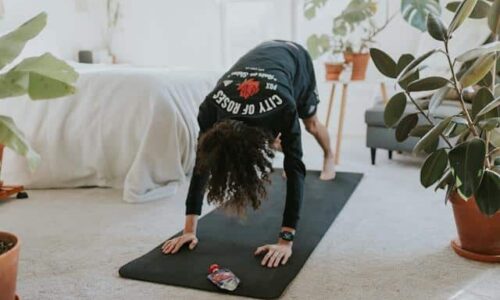 Come mantenersi in forma con l’allenamento a casa