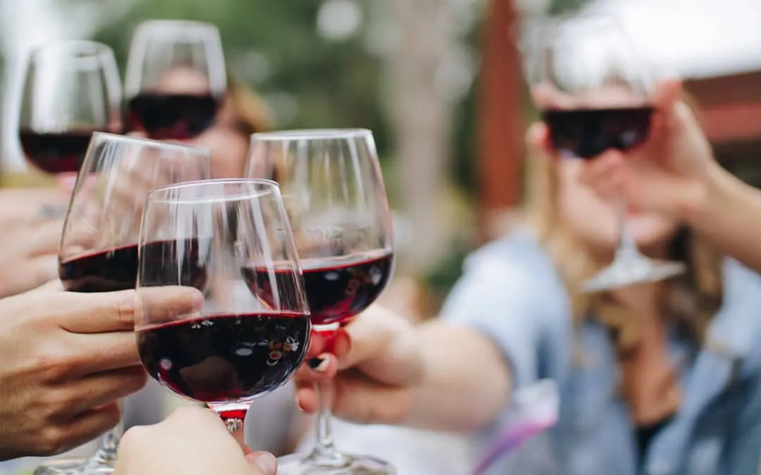 Al momento stai visualizzando Bianchi, rossi o rosati? Le proprietà del vino